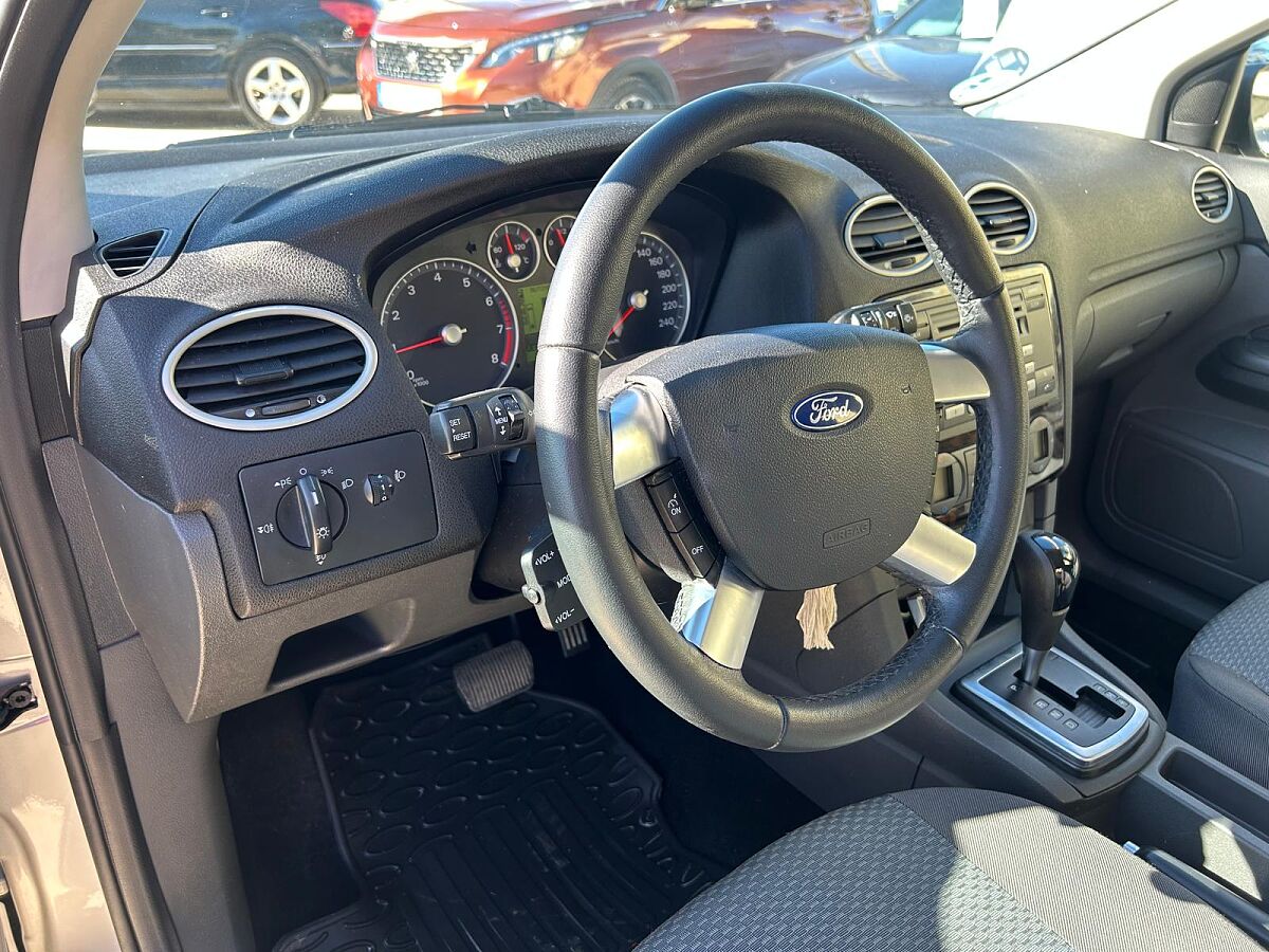 FORD FOCUS TREND 1.6 AUTO SPANISH LHD IN SPAIN ONLY 57000 MILES SUPERB 2007